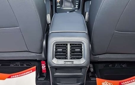 Volkswagen Tiguan II, 2022 год, 2 040 000 рублей, 11 фотография