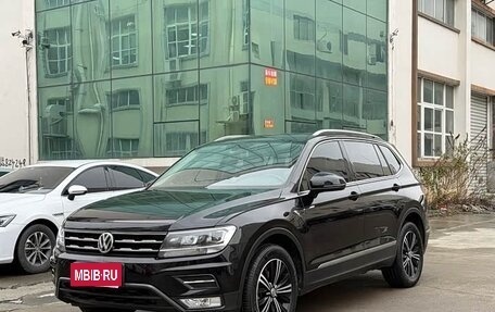 Volkswagen Tiguan II, 2019 год, 1 750 000 рублей, 1 фотография