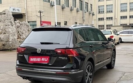 Volkswagen Tiguan II, 2019 год, 1 750 000 рублей, 6 фотография