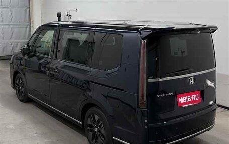 Honda Stepwgn, 2022 год, 2 410 000 рублей, 4 фотография