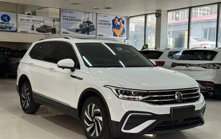 Volkswagen Tiguan II, 2023 год, 2 890 017 рублей, 3 фотография