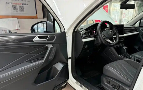 Volkswagen Tiguan II, 2023 год, 2 890 017 рублей, 8 фотография