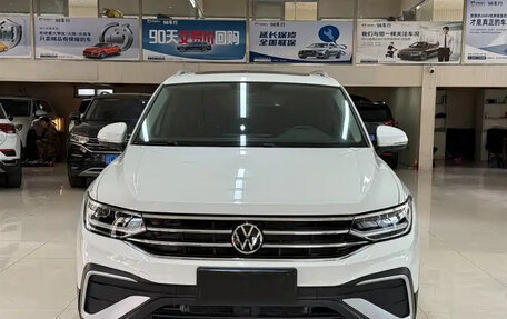Volkswagen Tiguan II, 2023 год, 2 890 017 рублей, 2 фотография