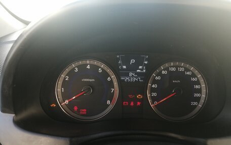 Hyundai Solaris II рестайлинг, 2011 год, 620 000 рублей, 2 фотография