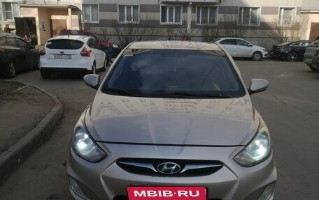 Hyundai Solaris II рестайлинг, 2011 год, 620 000 рублей, 10 фотография