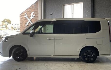 Honda Stepwgn, 2022 год, 2 230 000 рублей, 7 фотография