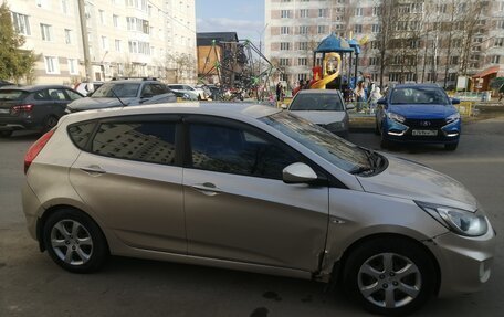 Hyundai Solaris II рестайлинг, 2011 год, 620 000 рублей, 12 фотография