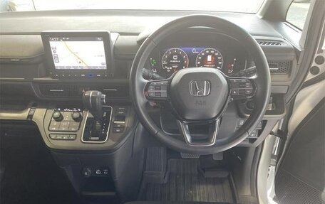 Honda Stepwgn, 2022 год, 2 230 000 рублей, 10 фотография