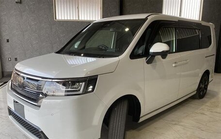 Honda Stepwgn, 2022 год, 2 230 000 рублей, 3 фотография