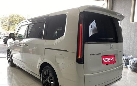 Honda Stepwgn, 2022 год, 2 230 000 рублей, 4 фотография