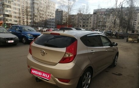 Hyundai Solaris II рестайлинг, 2011 год, 620 000 рублей, 15 фотография