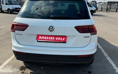Volkswagen Tiguan II, 2018 год, 2 350 000 рублей, 3 фотография