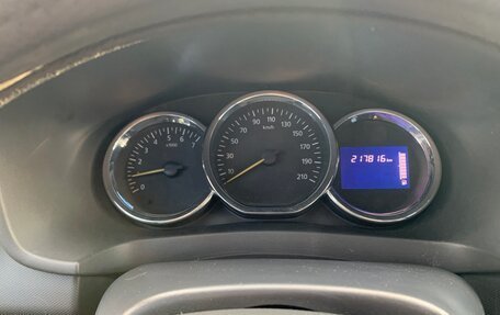 Renault Logan II, 2017 год, 650 000 рублей, 18 фотография