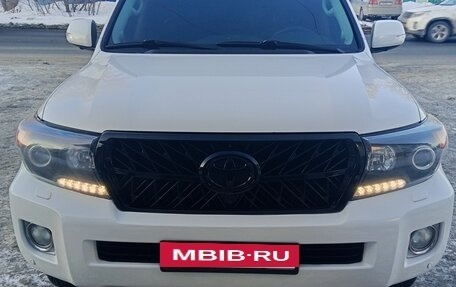 Toyota Land Cruiser 200, 2013 год, 3 790 000 рублей, 2 фотография