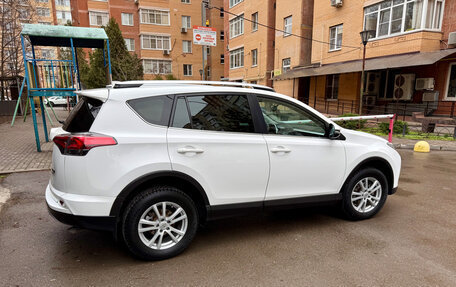 Toyota RAV4, 2018 год, 2 600 000 рублей, 10 фотография