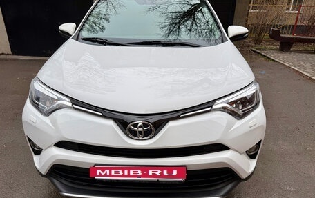 Toyota RAV4, 2018 год, 2 600 000 рублей, 2 фотография