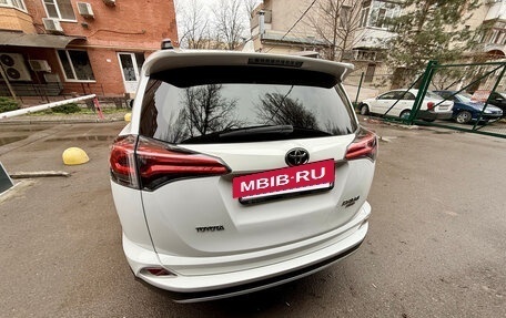 Toyota RAV4, 2018 год, 2 600 000 рублей, 4 фотография