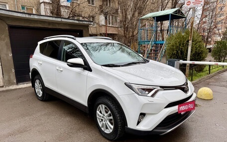 Toyota RAV4, 2018 год, 2 600 000 рублей, 12 фотография
