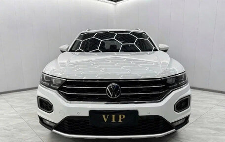 Volkswagen T-Roc I, 2023 год, 1 660 000 рублей, 1 фотография