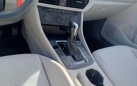 Volkswagen Jetta VII, 2019 год, 1 527 000 рублей, 16 фотография