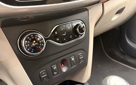 Renault Logan II, 2015 год, 749 000 рублей, 15 фотография