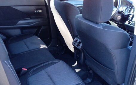 Mitsubishi Outlander III рестайлинг 3, 2020 год, 2 550 000 рублей, 7 фотография