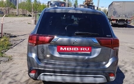 Mitsubishi Outlander III рестайлинг 3, 2020 год, 2 550 000 рублей, 4 фотография