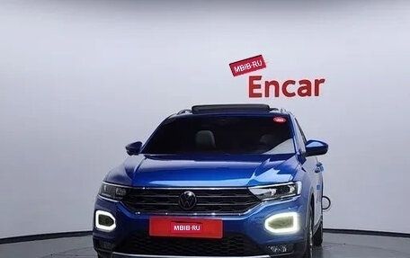 Volkswagen T-Roc I, 2022 год, 1 660 000 рублей, 1 фотография