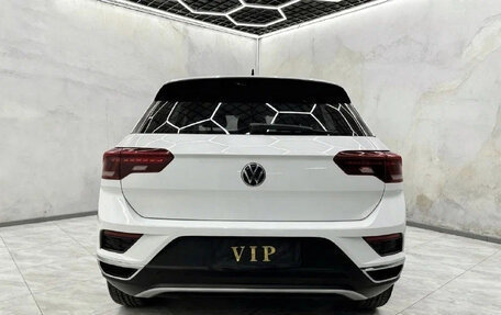 Volkswagen T-Roc I, 2023 год, 1 660 000 рублей, 3 фотография