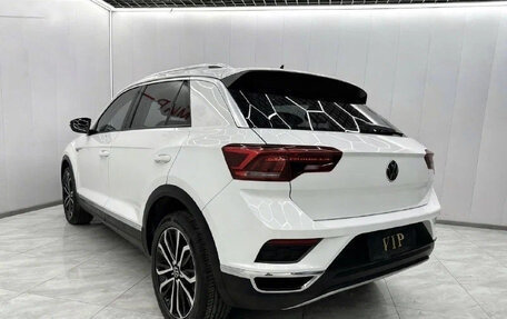 Volkswagen T-Roc I, 2023 год, 1 660 000 рублей, 4 фотография