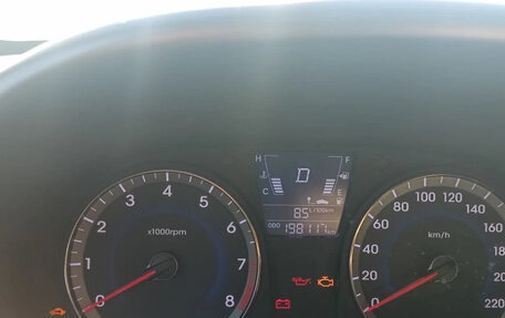 Hyundai Solaris II рестайлинг, 2013 год, 630 000 рублей, 2 фотография