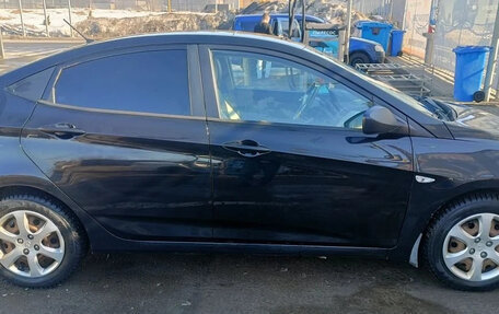 Hyundai Solaris II рестайлинг, 2013 год, 630 000 рублей, 3 фотография