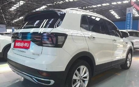 Volkswagen T-Cross I, 2022 год, 1 700 000 рублей, 6 фотография
