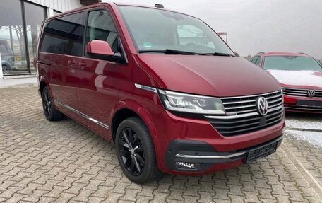 Volkswagen Multivan T6 рестайлинг, 2023 год, 5 370 000 рублей, 1 фотография