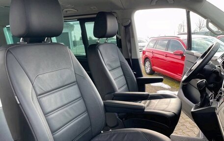 Volkswagen Multivan T6 рестайлинг, 2024 год, 5 870 000 рублей, 10 фотография