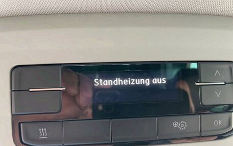 Volkswagen Multivan T6 рестайлинг, 2024 год, 5 870 000 рублей, 17 фотография