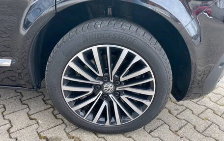 Volkswagen Multivan T6 рестайлинг, 2024 год, 5 870 000 рублей, 24 фотография