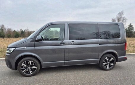 Volkswagen Multivan T6 рестайлинг, 2024 год, 5 440 000 рублей, 3 фотография