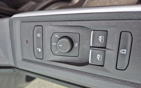 Volkswagen Multivan T6 рестайлинг, 2024 год, 5 440 000 рублей, 14 фотография