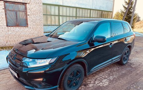 Mitsubishi Outlander III рестайлинг 3, 2015 год, 1 550 000 рублей, 5 фотография