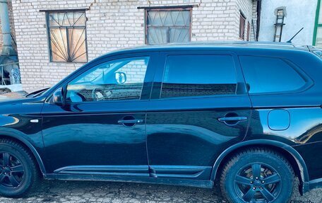 Mitsubishi Outlander III рестайлинг 3, 2015 год, 1 550 000 рублей, 2 фотография