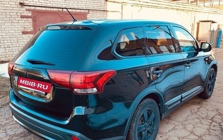 Mitsubishi Outlander III рестайлинг 3, 2015 год, 1 550 000 рублей, 4 фотография