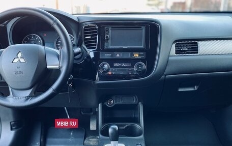 Mitsubishi Outlander III рестайлинг 3, 2015 год, 1 550 000 рублей, 3 фотография