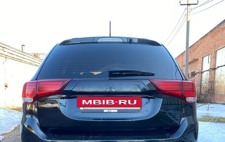 Mitsubishi Outlander III рестайлинг 3, 2015 год, 1 550 000 рублей, 8 фотография