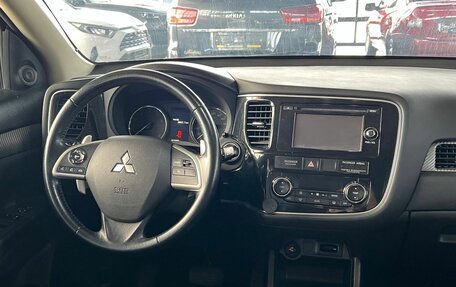 Mitsubishi Outlander III рестайлинг 3, 2014 год, 1 510 000 рублей, 21 фотография