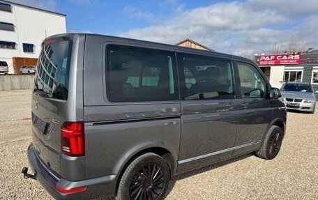 Volkswagen Multivan T6 рестайлинг, 2024 год, 5 590 000 рублей, 3 фотография