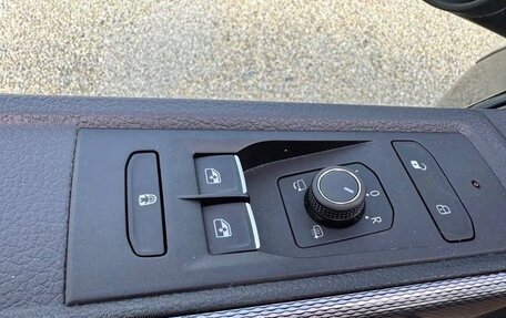 Volkswagen Multivan T6 рестайлинг, 2024 год, 5 590 000 рублей, 15 фотография