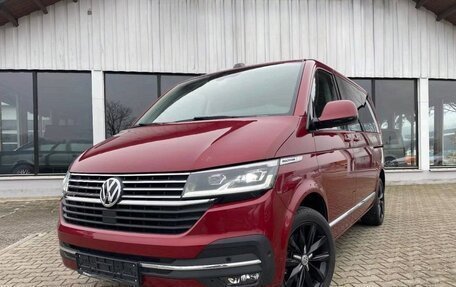 Volkswagen Multivan T6 рестайлинг, 2023 год, 5 370 000 рублей, 2 фотография
