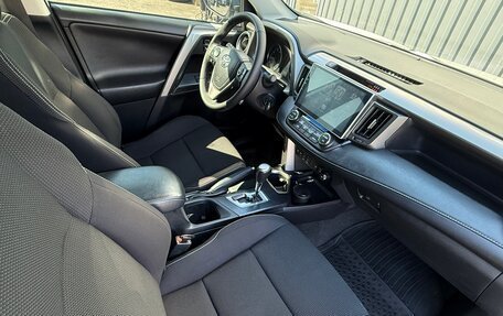 Toyota RAV4, 2017 год, 2 400 000 рублей, 13 фотография