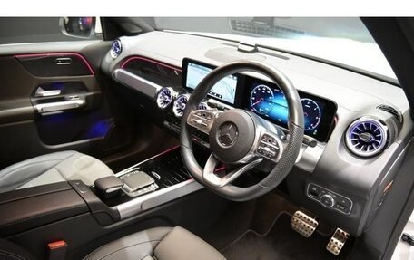 Mercedes-Benz GLB, 2022 год, 1 850 000 рублей, 12 фотография